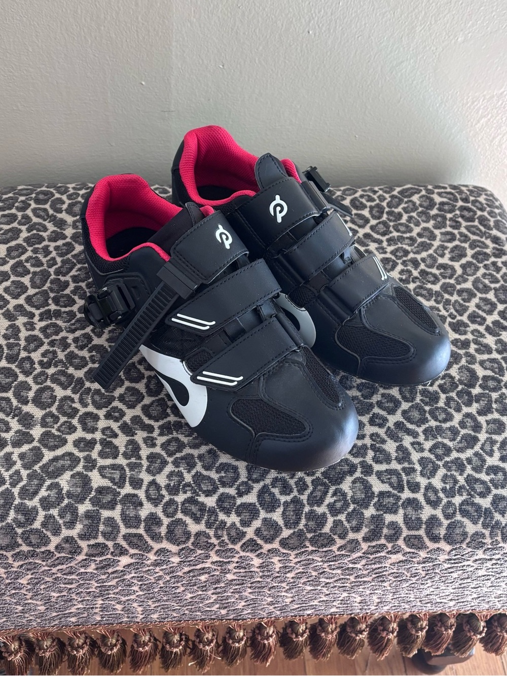 Women’s sz 39 Peloton Cycling Shoes